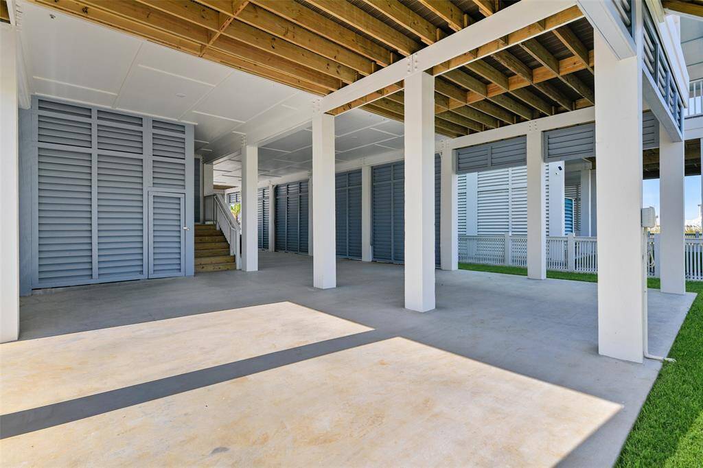 The enclosed storage area is conveniently located at the ground floor for all your outdoor tools and toys. Seamlessly, exit your car from your ground floor driveway straight onto the staircase- providing easy access to the main floor door.