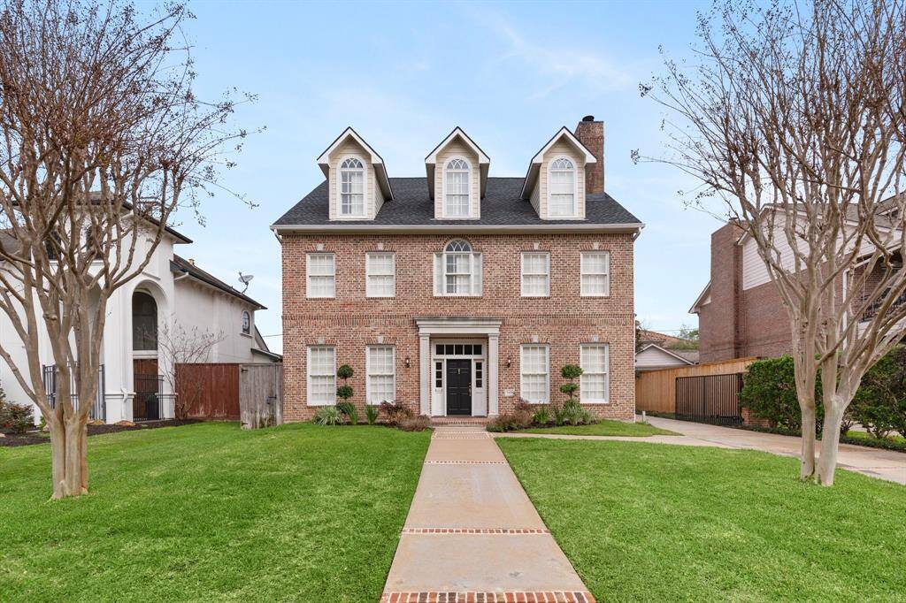 Welcome to Fairdale Ln. in sought after Lamar Terrace.