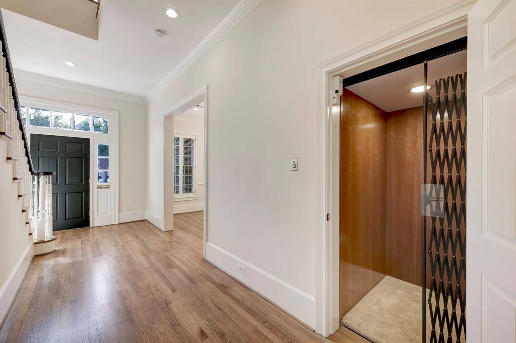 Elevator with access to all 3 floors.