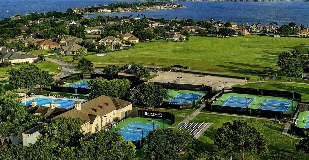 As a member of Bentwater’s Racquet Club, you will have access to nine professional,  acrylic surfaced hard courts, including a stadium court which seats up to 500, as well as an onsite Pro Shop with top of the line equipment and the latest in tennis fashions. Nine lighted hard courts offer tennis, pickle ball, and fun for all ages and skill levels.
