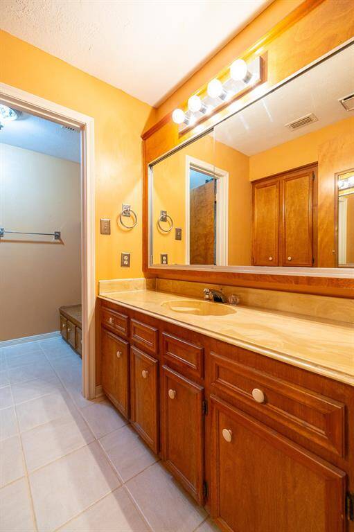 Another full bath upstairs