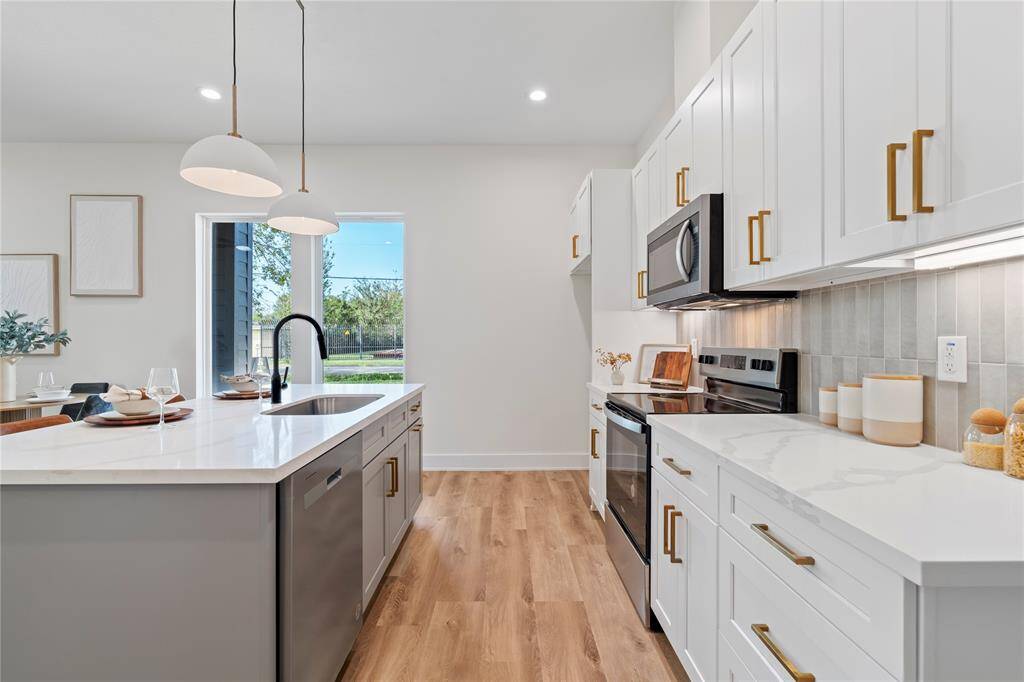 This kitchen offers ample cabinet space, providing plenty of storage for all your essentials. A perfect blend of style and functionality for effortless cooking and organization.