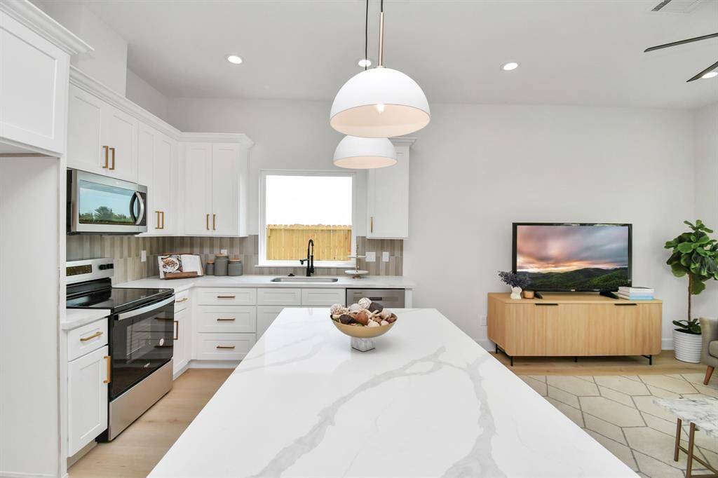 Enjoy the new design with light colors and earthy tones, creating a warm and inviting atmosphere throughout the space.