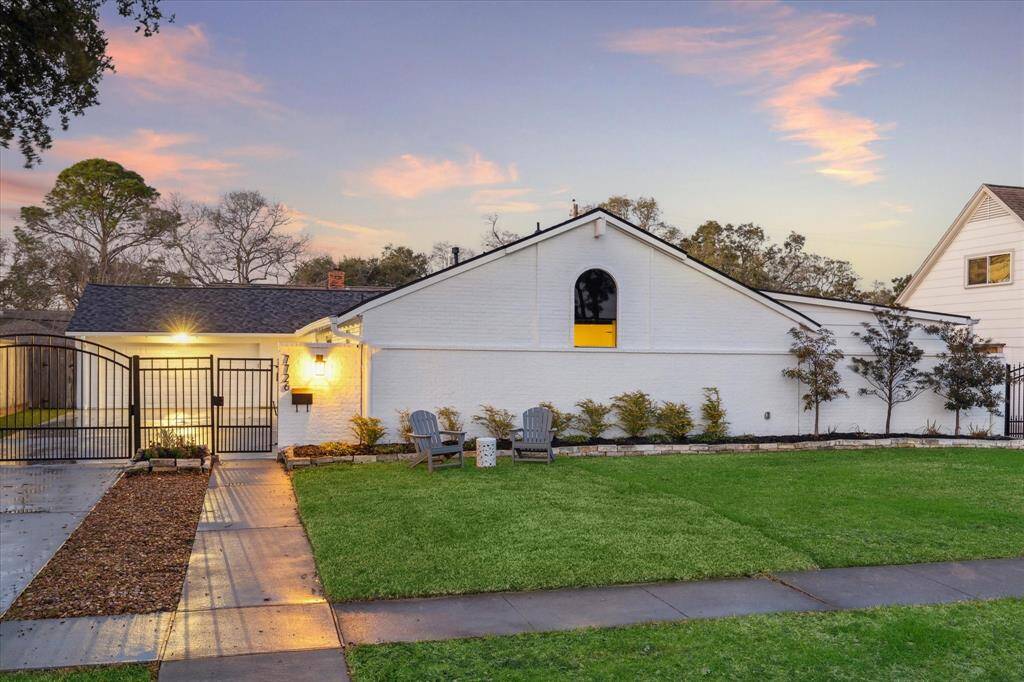 The roof was recently replaced on this great home.