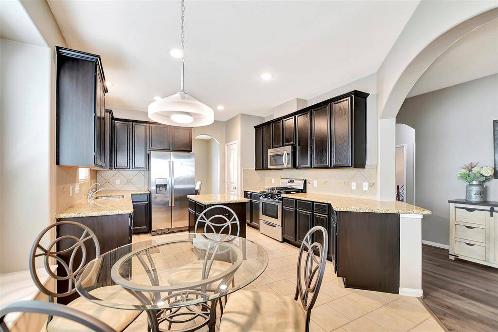 Spacious kitchen & breakfast area.
