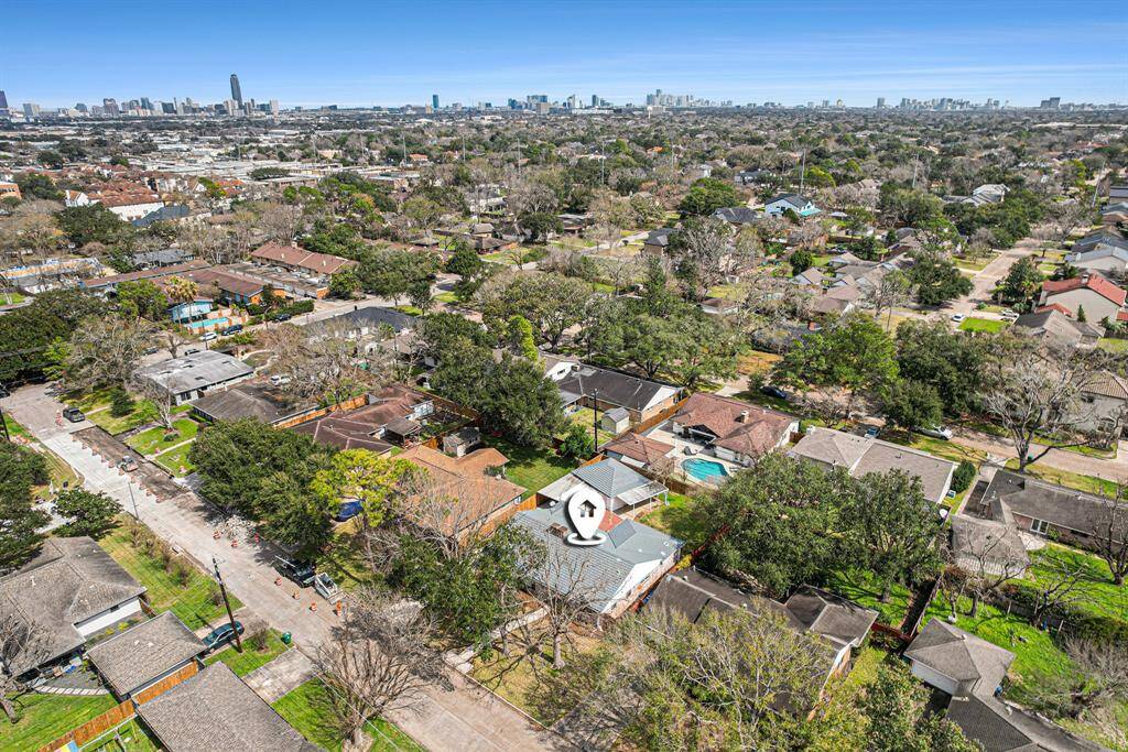Home is zoned to Bellair High School.  Never flooded (Zone  500X )