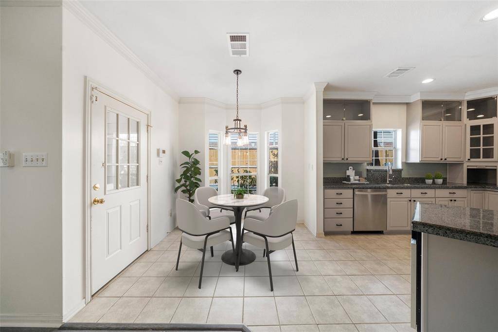 Start your day off right with a cup of coffee sitting with your family in the lovely breakfast area! Featuring large windows with a private view of the driveway. *virtually staged*