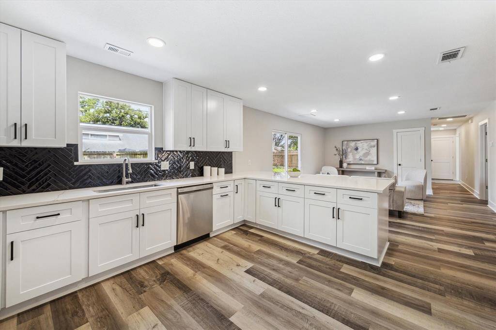 The kitchen is separated from the family room by an extended breakfast bar. This is a great spot to grab a quick meal, serve snacks and drinks to guests, or add bar stools to create additional seating.
