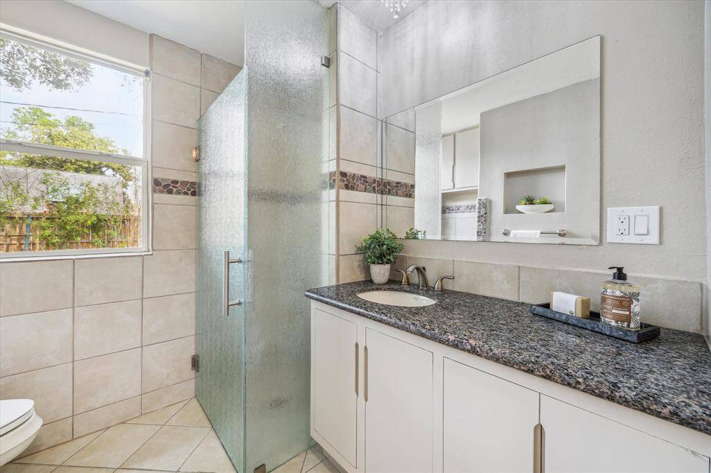 You’ll find everything you need to prepare yourself for today’s adventures in this spotless ensuite. This bathroom features a modern granite topped vanity with a beveled mirror and chic overhead lighting plus an updated walk-in shower.
