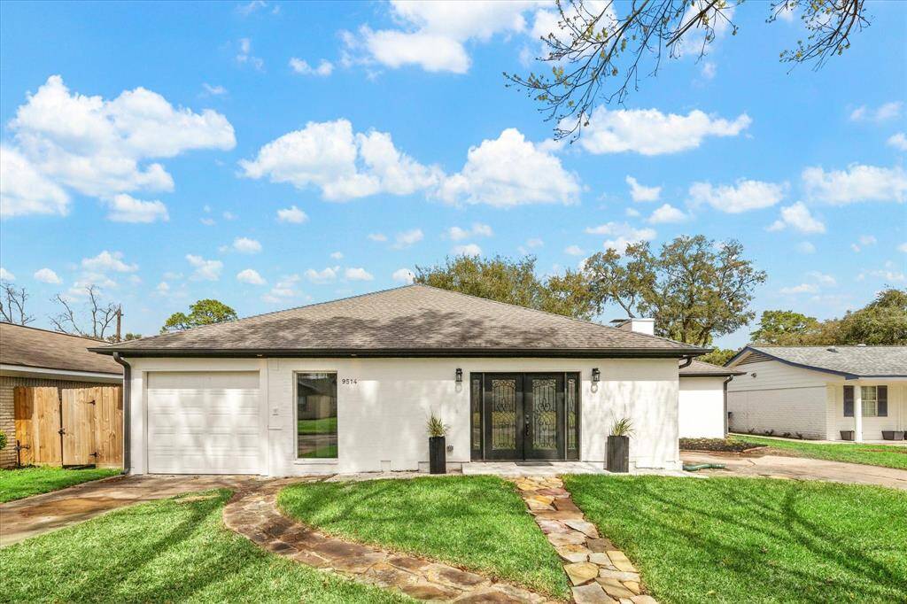 Living in Tanglewilde offers the perfect blend of convenience and community in the heart of Houston. Enjoy easy access to parks, top-rated schools, shopping, restaurants, and local pubs, all just minutes from your doorstep. With Sam Houston Tollway and Westpark Tollway nearby, commuting and exploring this beautiful city is a snap.
