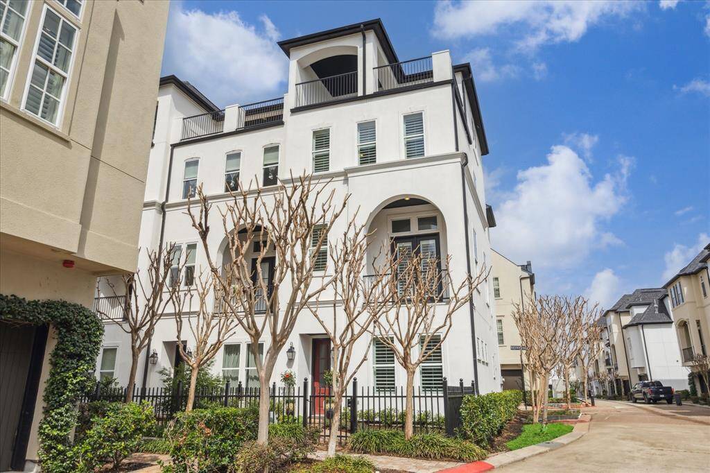Chief among the homes is an end unit townhome, which has been lovingly and vigilantly maintained by the original owner.