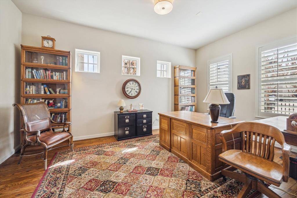 The sunny First floor Suite makes for a perfect Study. Here we have sun streaming in through the Garden view windows. The clerestory windows allow in light while providing privacy and extra wall space.