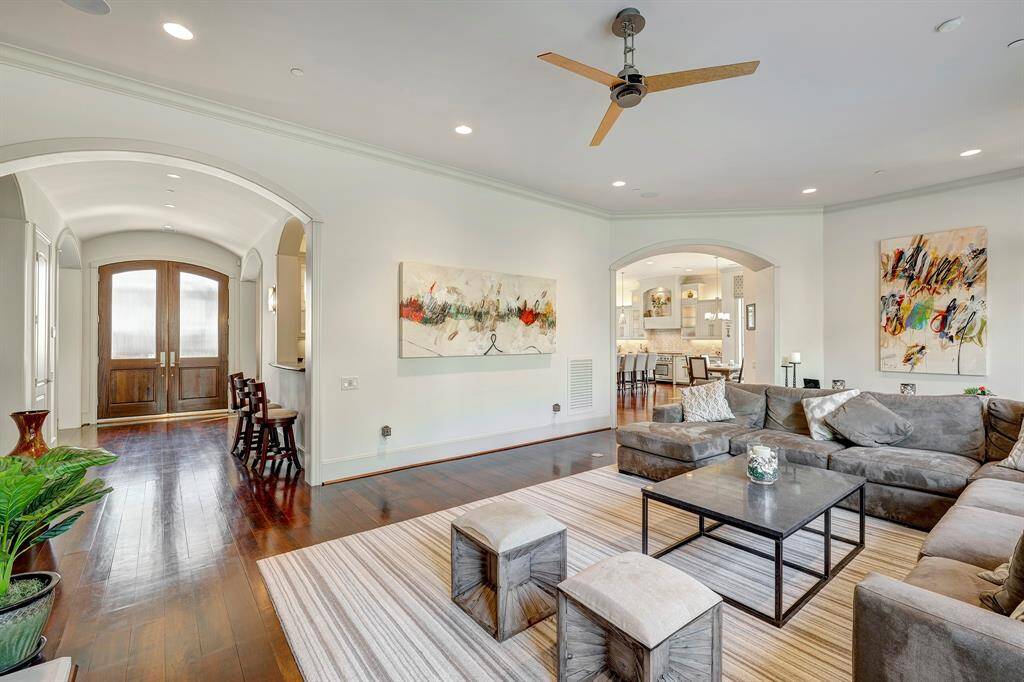 Oversized family room facing the kitchen and breakfast room.