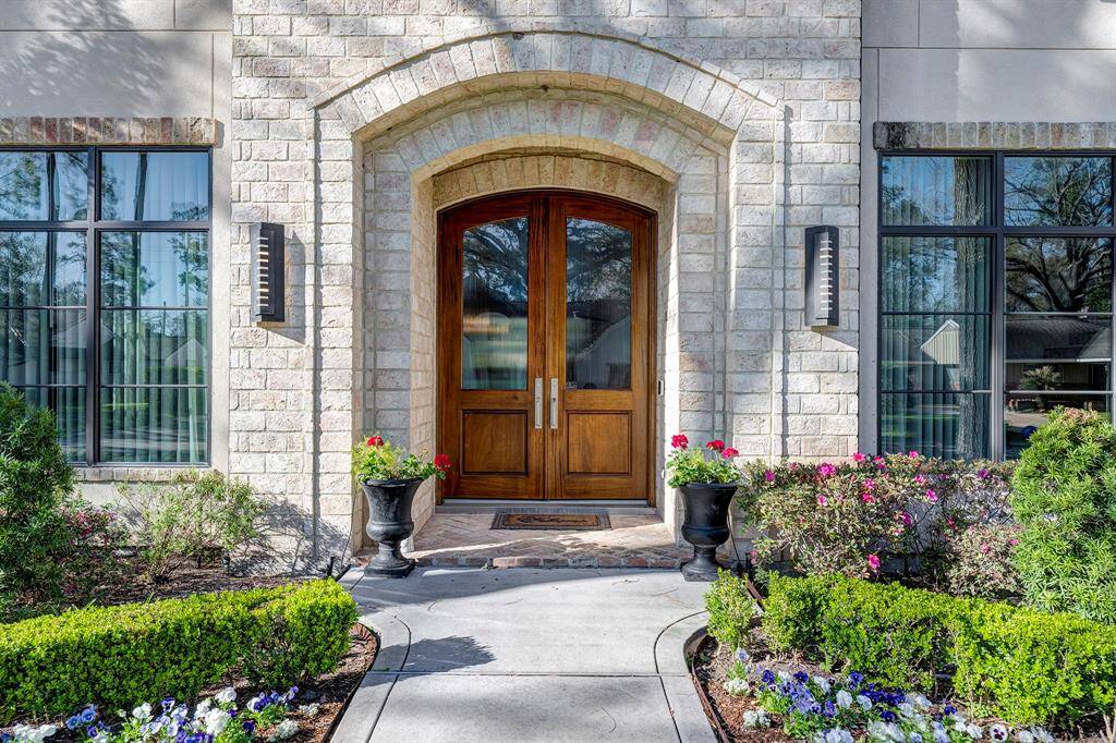 Welcome home! Automatic license readers on both entrances off Voss