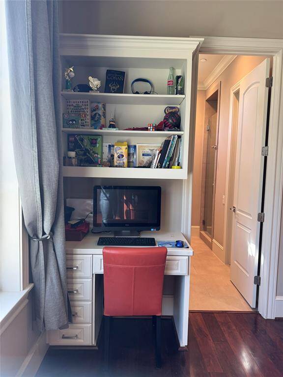 Built in Desk for bunk bed bedroom