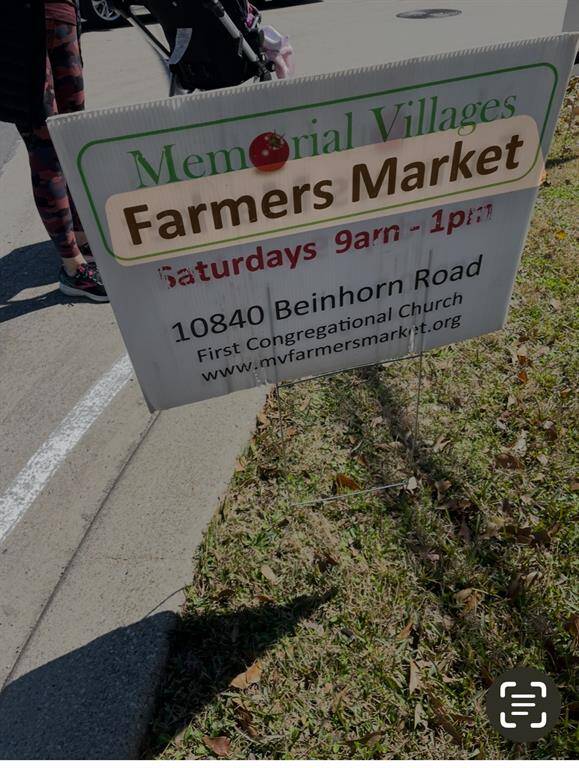 Saturdays at the Farmers Market is usually live music and a variety of fresh food and samples. A playground for children is an added attraction.