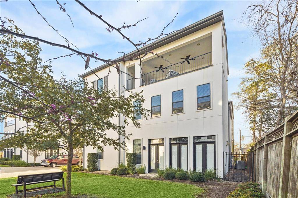 Enjoy low-maintenance landscaping, abundant natural light, and exceptional curb appeal—all just steps from the community green space and walking path.