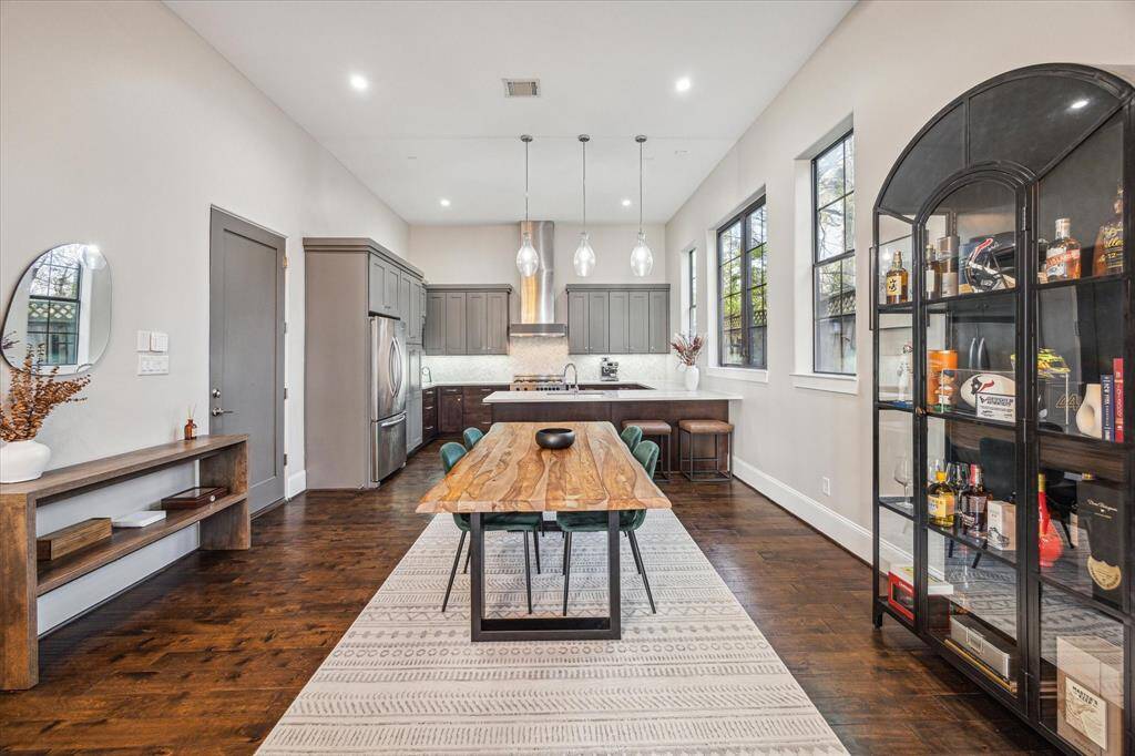 Fantastic open floor plan allows for easy flow between all of the entertaining space.