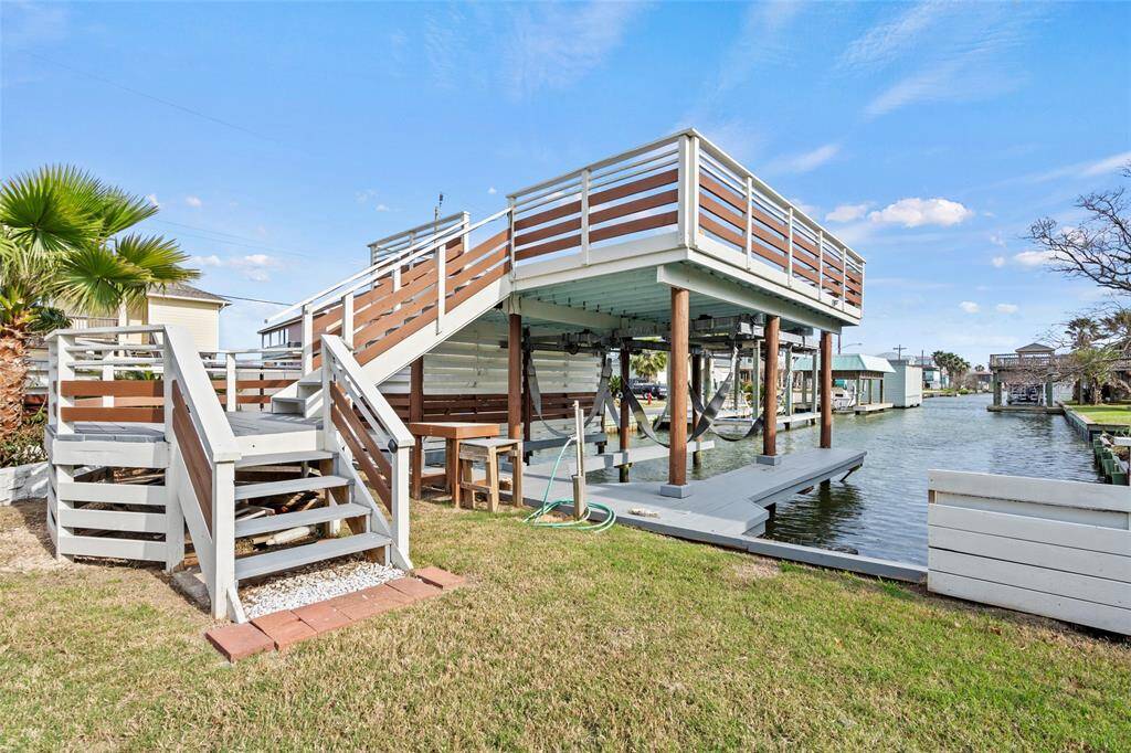 What's better than 1 boat slip but 2!  Oversized party deck!