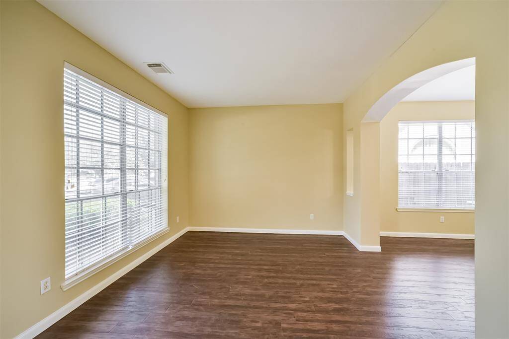 Additional front room with lots of natural light.