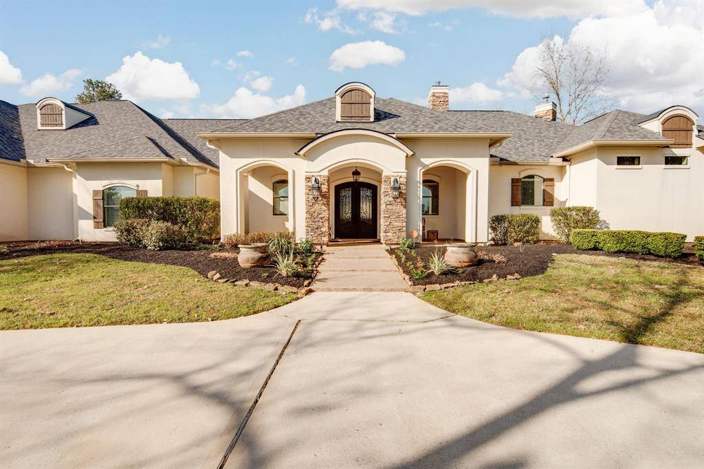 Stunning front porch & entryway.