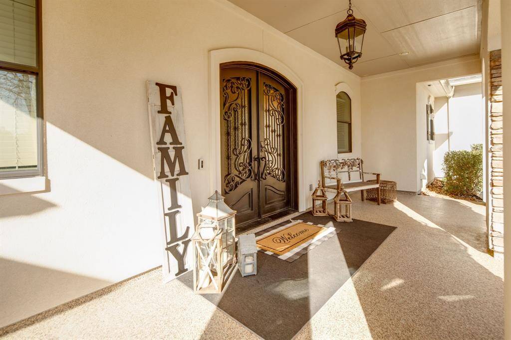 Covered entryway makes decorating for every occasion a fun endeavor!