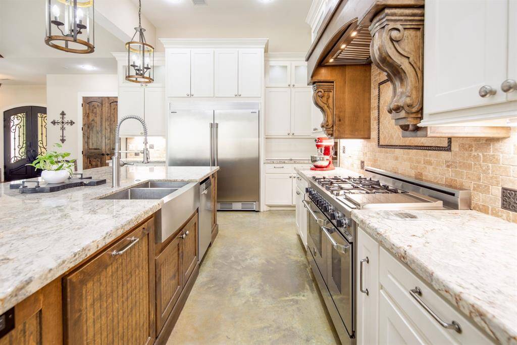 The 48-inch Bertazonni Italian range is a stunning focal point of this beautiful kitchen!
