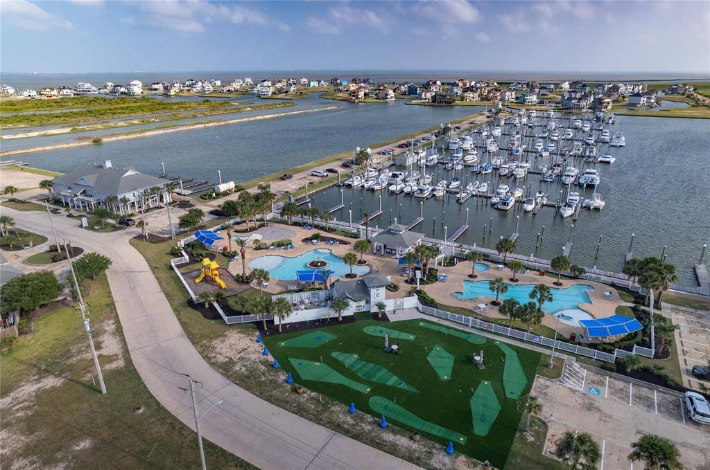 Full service marina & ship's store, yacht club with putting green