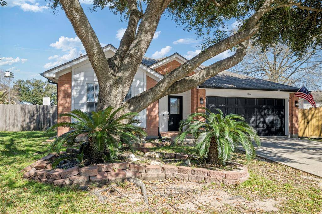 1757 SqFt, 3 Bedroom, 2 Bath, 2 Car