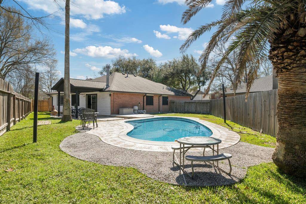 Your very own Pool on 7989 SqFt Culdesac Lot