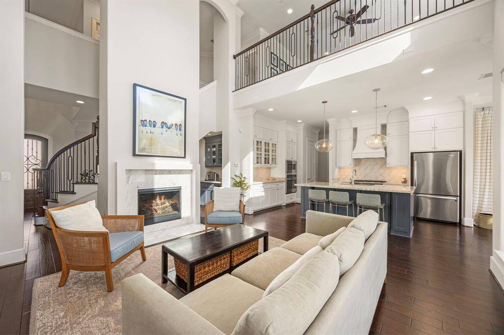Open to kitchen.