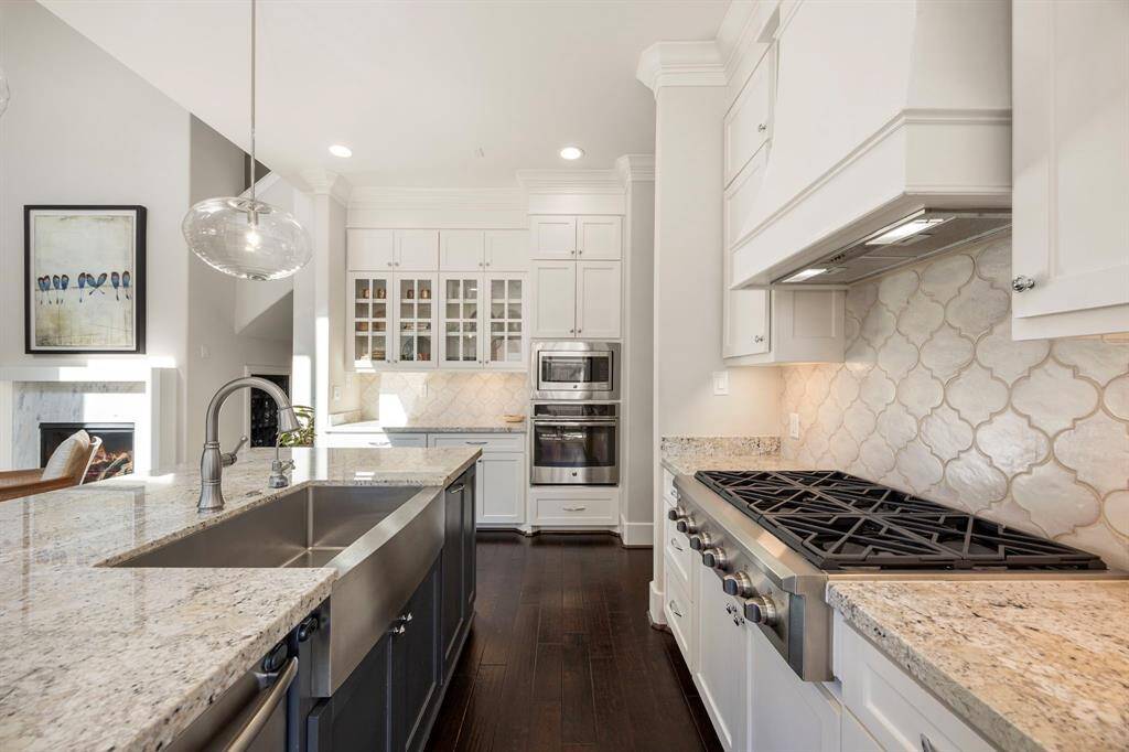 Ideally laid out kitchen with upgraded appliances.