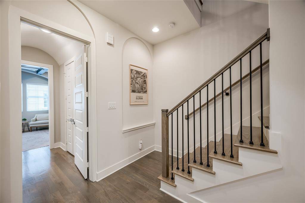 So many interesting architectural touches  through the house, like this art niche at the foot of the stairs.