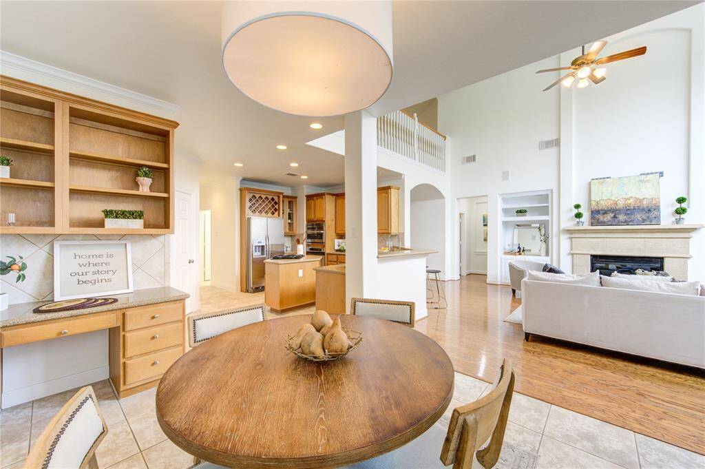 A sunlit breakfast area situated off the kitchen and open to the living room. Complete with built in desk and modern Drum Pendant lighting.