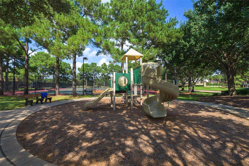 The community playground in Lakes on Eldridge North is a vibrant and safe space designed for children to explore and play. Surrounded by green lawns and shaded areas, this well-maintained playground features a variety of equipment, including slides, swings, and climbing structures, offering hours of fun and physical activity.