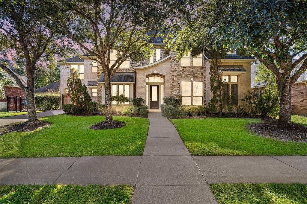 Welcome to this stunning brick and stone-front home in Summerwood/Lakeshore, featuring 4 bedrooms, a spacious upstairs game room with custom built-ins, and a guest room with its own private bath. Set on a beautifully landscaped lot, the home boasts elegant curb appeal with mature trees and a welcoming walkway leading to the grand entry. Enjoy the charm of this vibrant master-planned community and its many amenities!