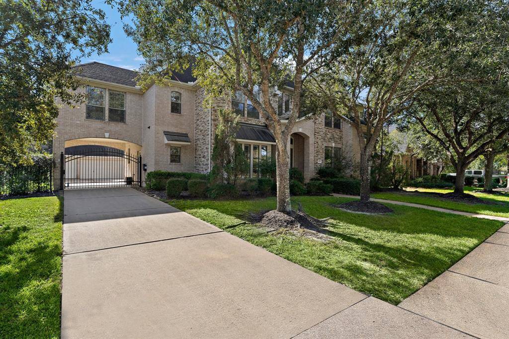 With a convenient porte-cochère entry and a detached three-car garage, this home provides extra storage and plenty of parking options for you and your guests.