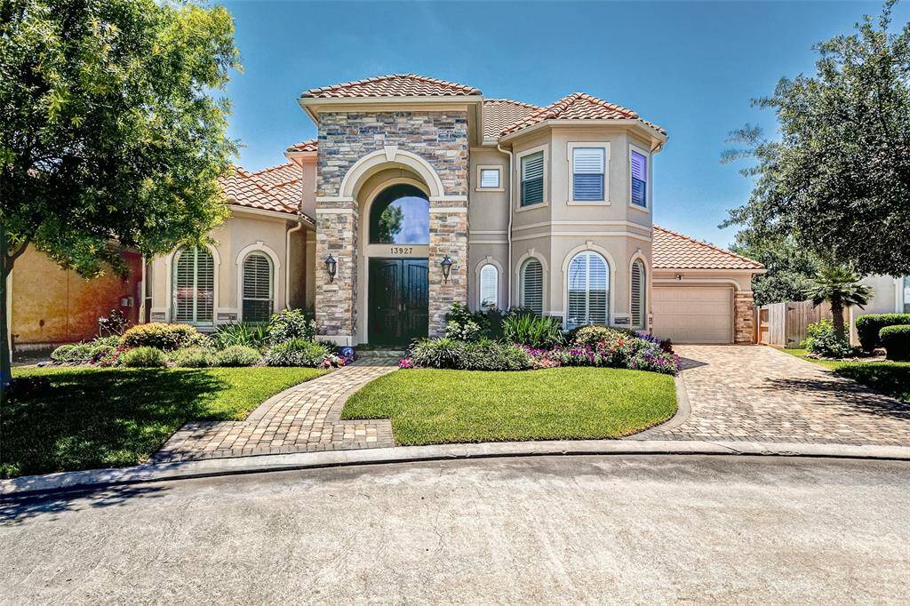 Stunning Lakes of Parkway Custom Kickerillo Signature Series Home! Proudly owned & meticulously maintained by the original owners, this exquisite home showcases timeless craftsmanship & superior quality. Featuring an elegant stucco & stone elevation, a durable pier & beam foundation, and a classic tile roof, this residence is built to last. The charming cobblestone driveway & walkway enhance its curb appeal, adding to its sophisticated charm. Best of all, this home has never flooded, offering peace of mind.