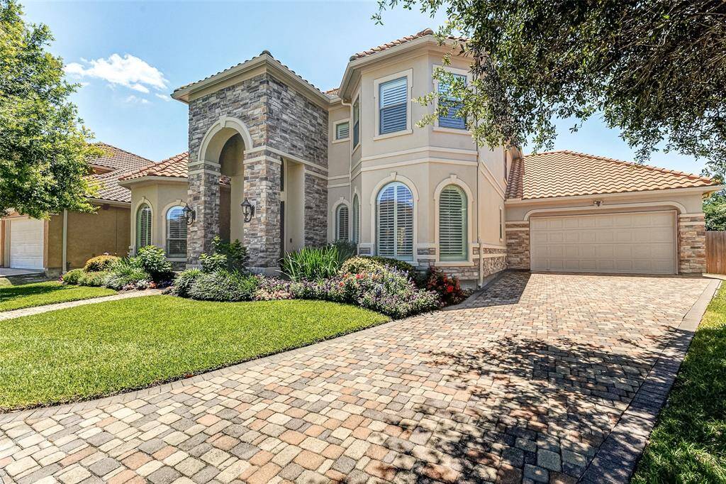 The south-facing backyard enjoys ample sunlight, perfect for outdoor living, while improved ventilation enhances airflow. This positioning also benefits landscaping and overall home longevity.