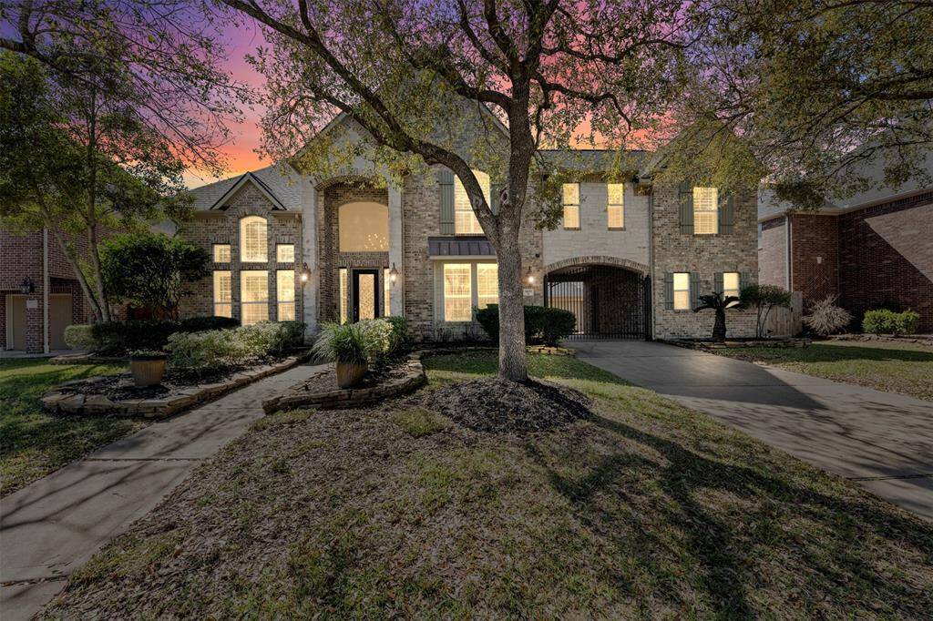 Welcome to 14011 Falcon Heights in the sought after neighborhood of Coles Crossing!