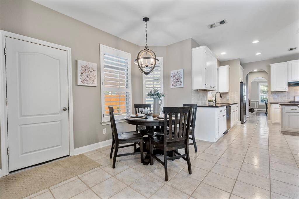 Breakfast room area off the kitchen.