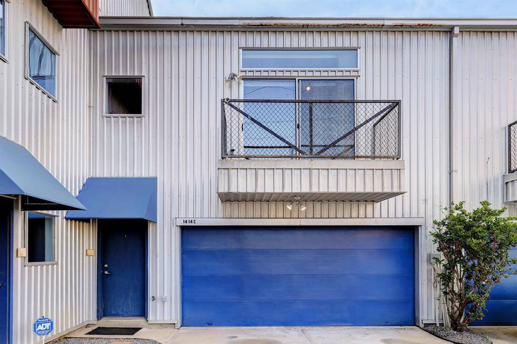 2 bedroom 2 bath townhome in the heart of Midtown!