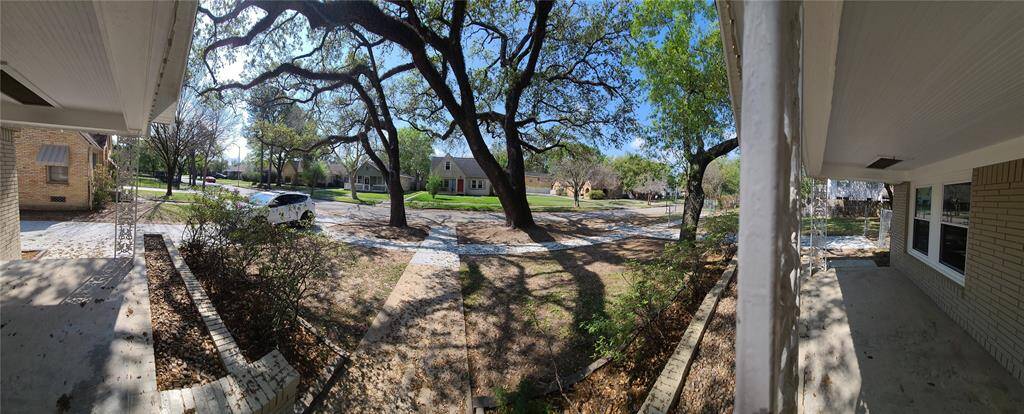 panoramic view from your front porch. Gorgeous Live Oaks