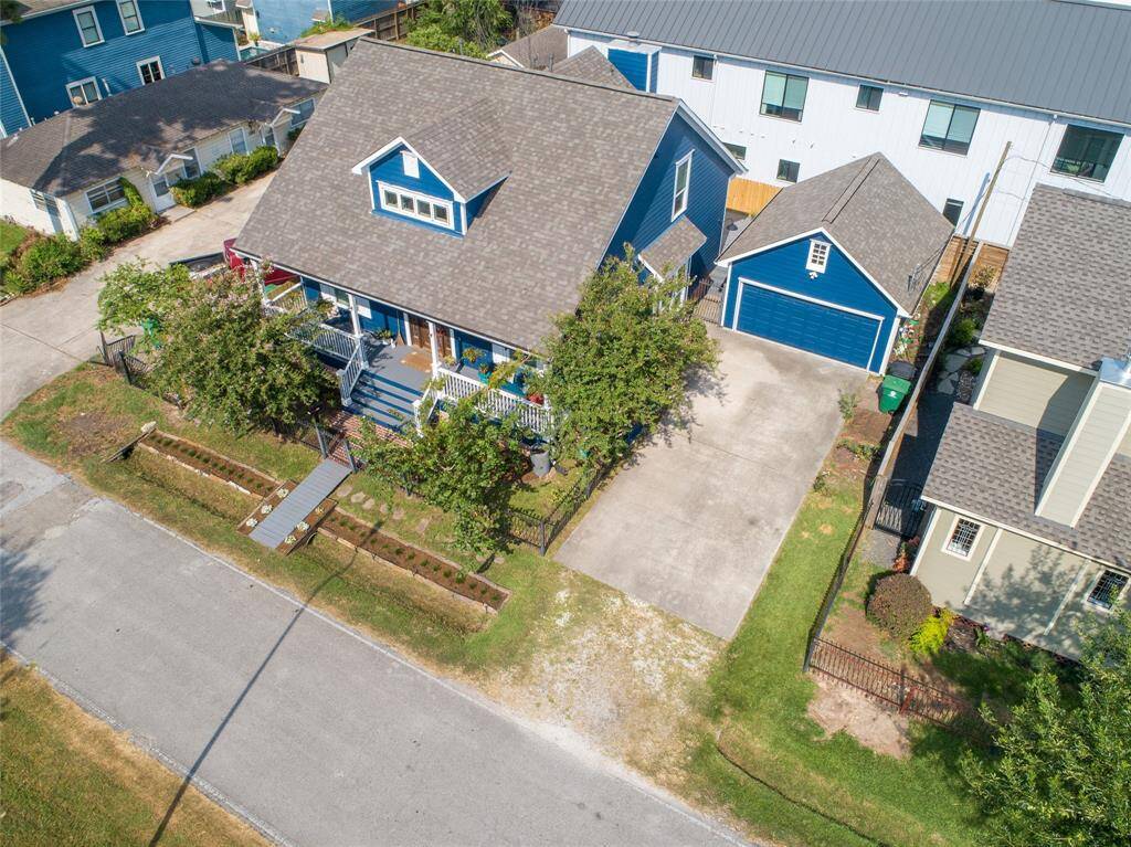 A view from above—what a delightful gem! BRAND NEW ROOF in August 2024 - Owens Corning Oakridge architectural shingles. Roof gutters added in September 2017.