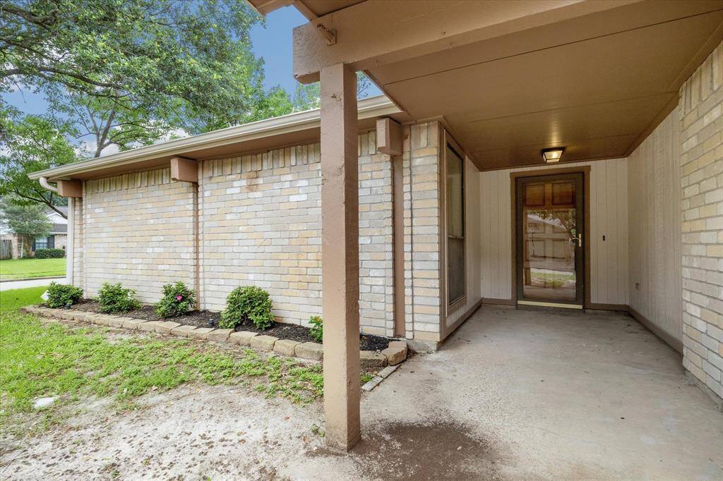 Be prepared to fall in love with this beautifully updated one-story home located on a large corner lot in the charming Creekstone neighborhood. Inside, you'll find fresh finishes including recent paint, wood-look tile flooring, and incredible updates to the kitchen and both bathrooms.