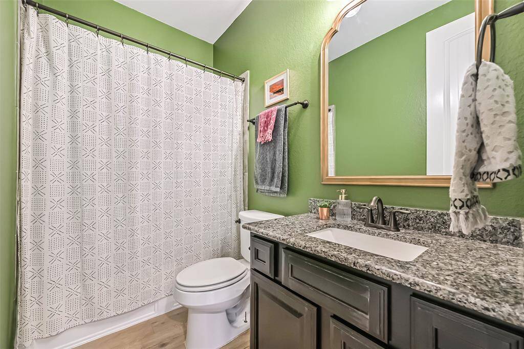 Downstairs full bathroom
