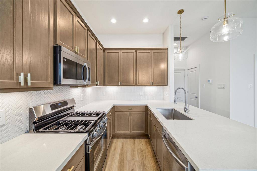 Stunning kitchen WITH PANTRY