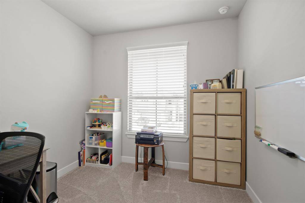 Plenty of room for all your office or arts and craft needs.