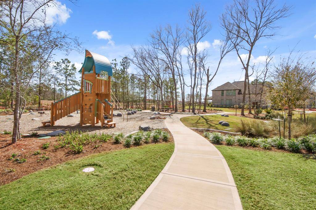Neighborhood park is located just three doors down.