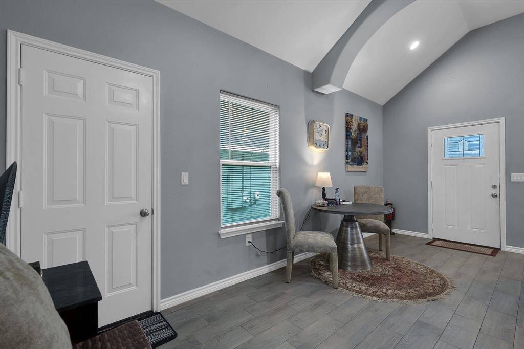 Great dinning flex space! Could be used as a dinning room or area for a kitchen table.